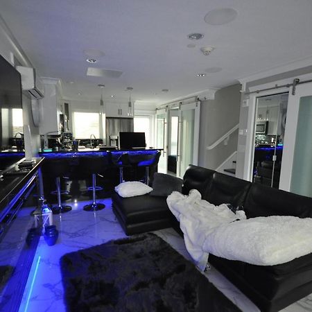 דירות וונקובר Beautiful Bright 3 Bed Townhouse מראה חיצוני תמונה