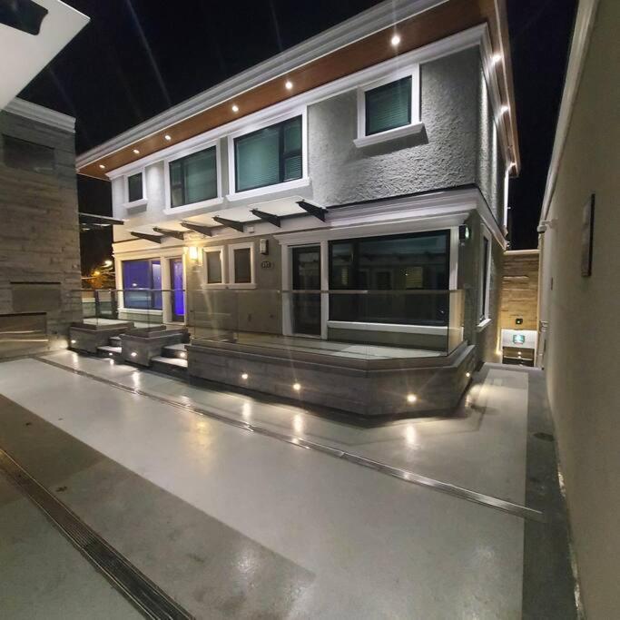 דירות וונקובר Beautiful Bright 3 Bed Townhouse מראה חיצוני תמונה