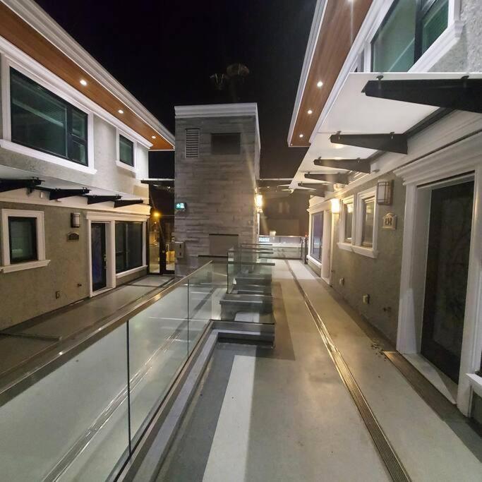 דירות וונקובר Beautiful Bright 3 Bed Townhouse מראה חיצוני תמונה