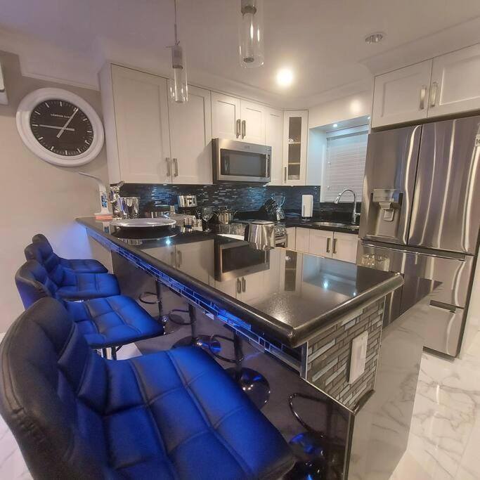 דירות וונקובר Beautiful Bright 3 Bed Townhouse מראה חיצוני תמונה