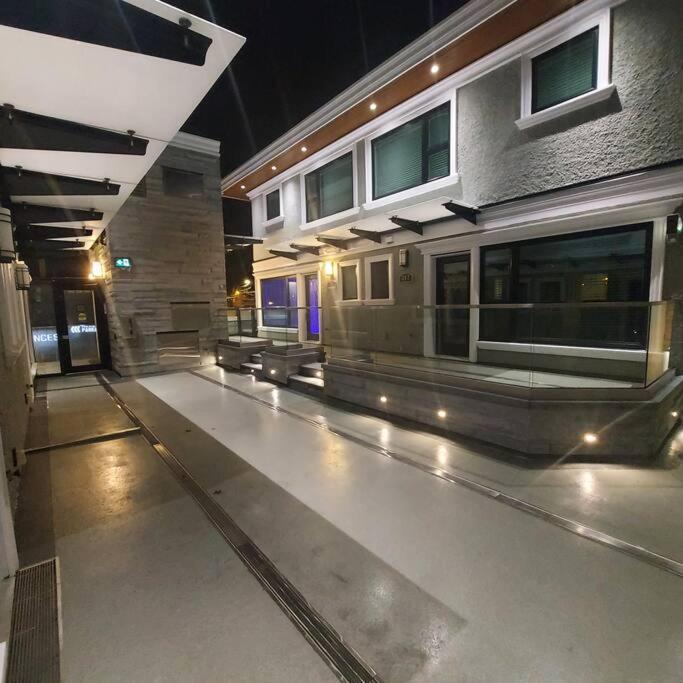 דירות וונקובר Beautiful Bright 3 Bed Townhouse מראה חיצוני תמונה