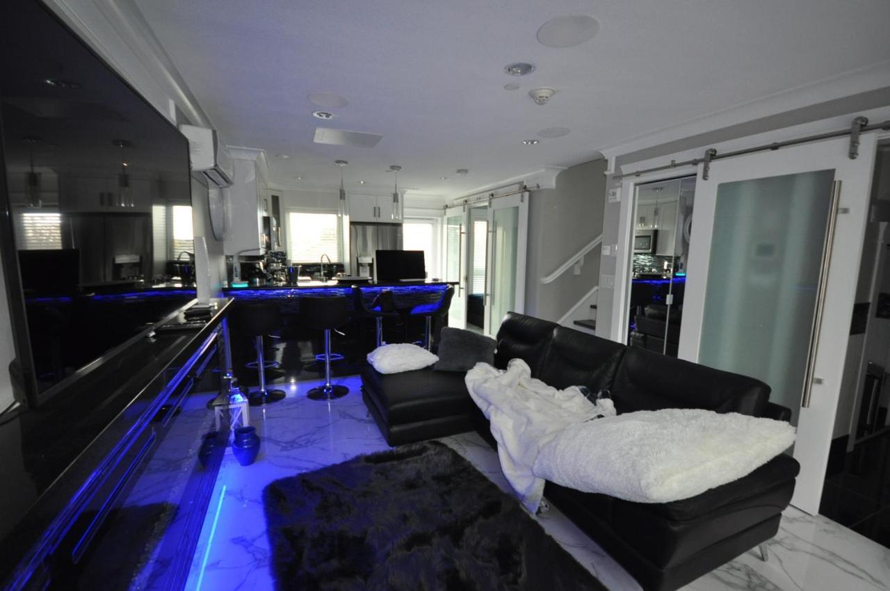 דירות וונקובר Beautiful Bright 3 Bed Townhouse מראה חיצוני תמונה