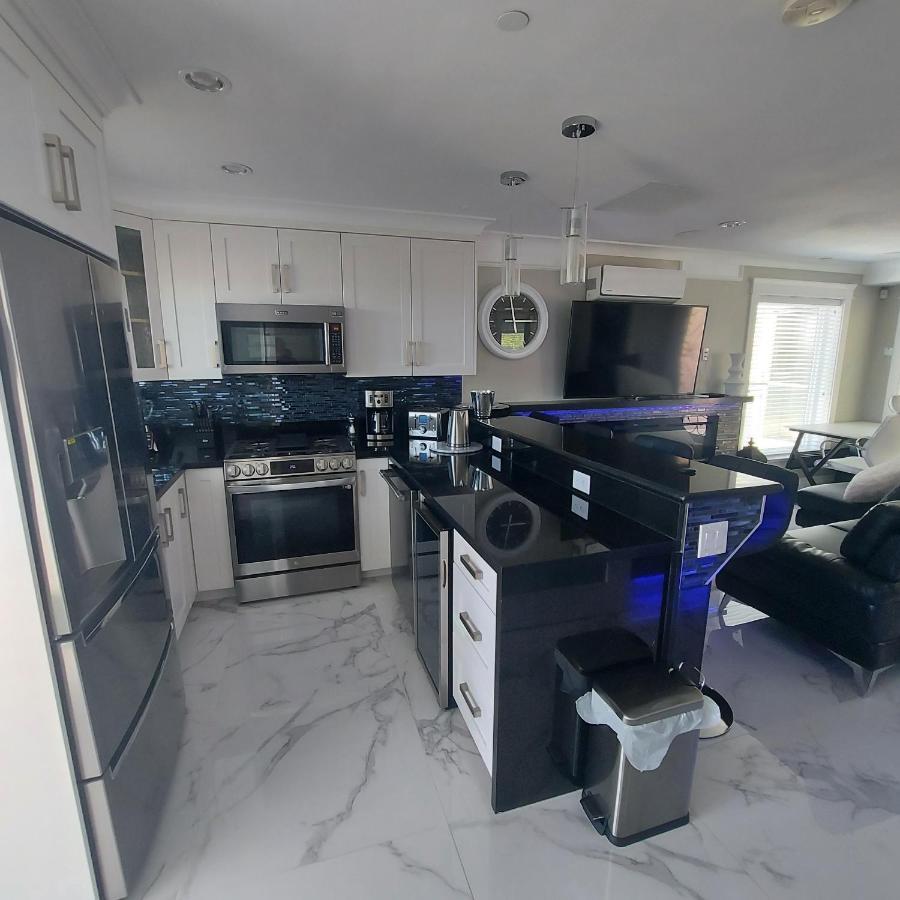 דירות וונקובר Beautiful Bright 3 Bed Townhouse מראה חיצוני תמונה