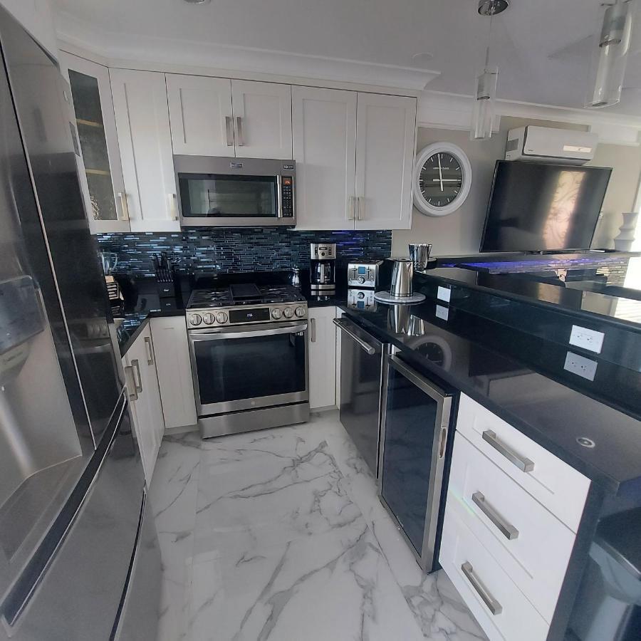 דירות וונקובר Beautiful Bright 3 Bed Townhouse מראה חיצוני תמונה